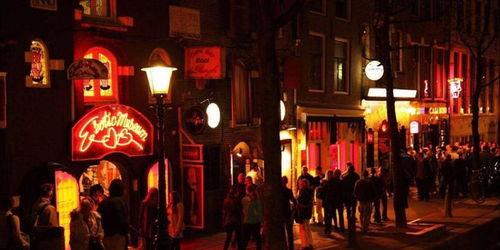 红灯陋巷,探寻老街巷的市井风情与历史变迁